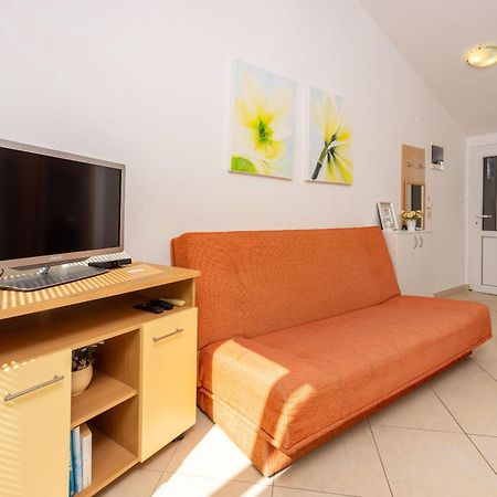 דראמליי Apartments Petak מראה חיצוני תמונה
